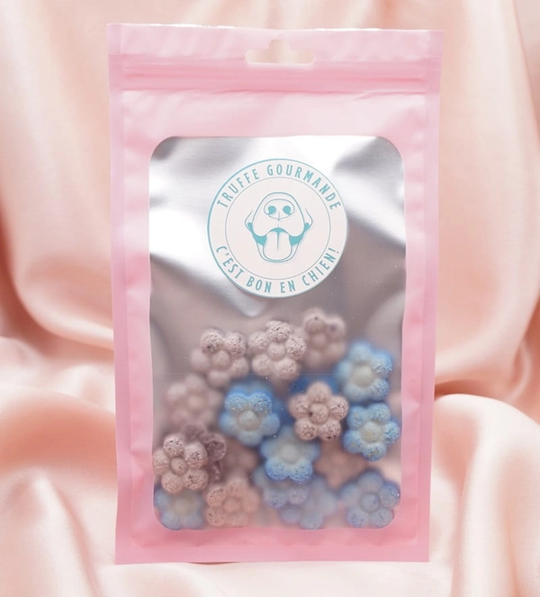 Vue des fleurs de lait de ch&egrave;vre avec emballage